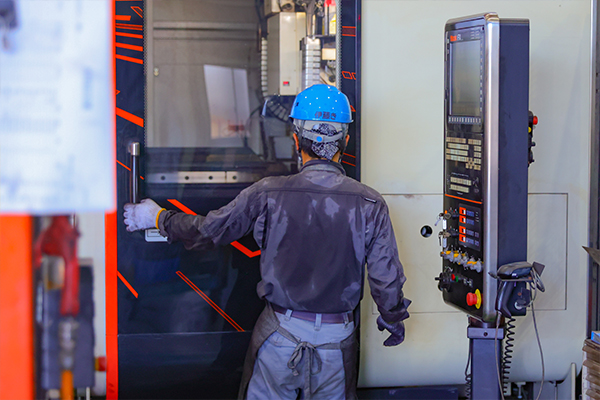 製缶加工-作業風景