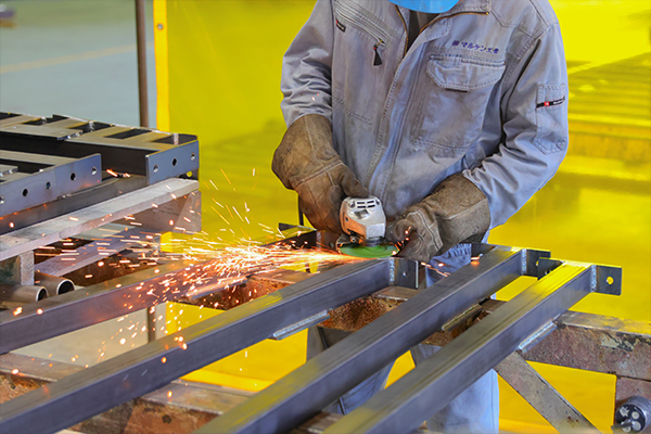 製缶加工-作業風景