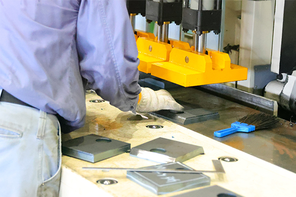 製缶加工-作業風景