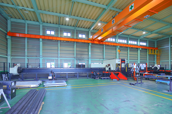 大型製缶品の製作に適応した工場にて、大型ワークへの対応が可能